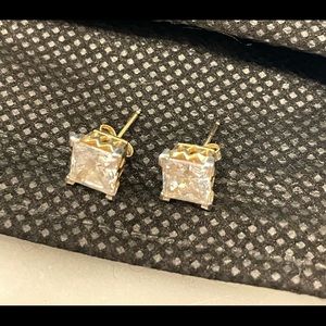 14K gold square shaped earrings- cubic zirconia- gorgeous about 1/4” diameter